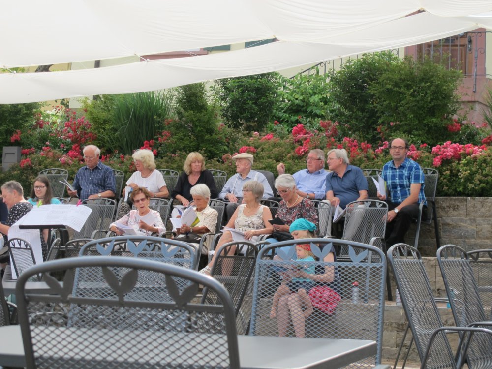 ../previews/006-Kirchenwinkelfest mit Openair Gottesdienst 12.JPG.medium.jpeg