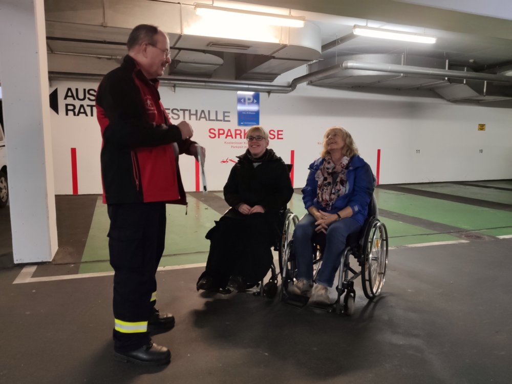 ../previews/001-Feuerwehruebung_20191009_191947_ji.jpg.medium.jpeg
