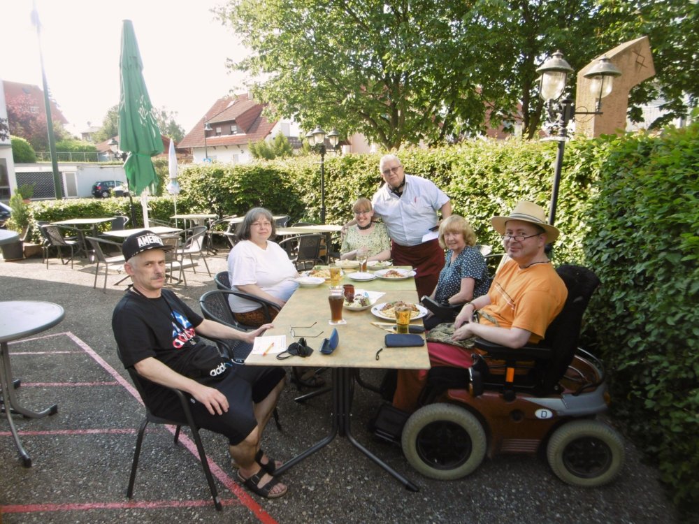 ../previews/013-Stammtisch-F1070983_ji.jpg.medium.jpeg