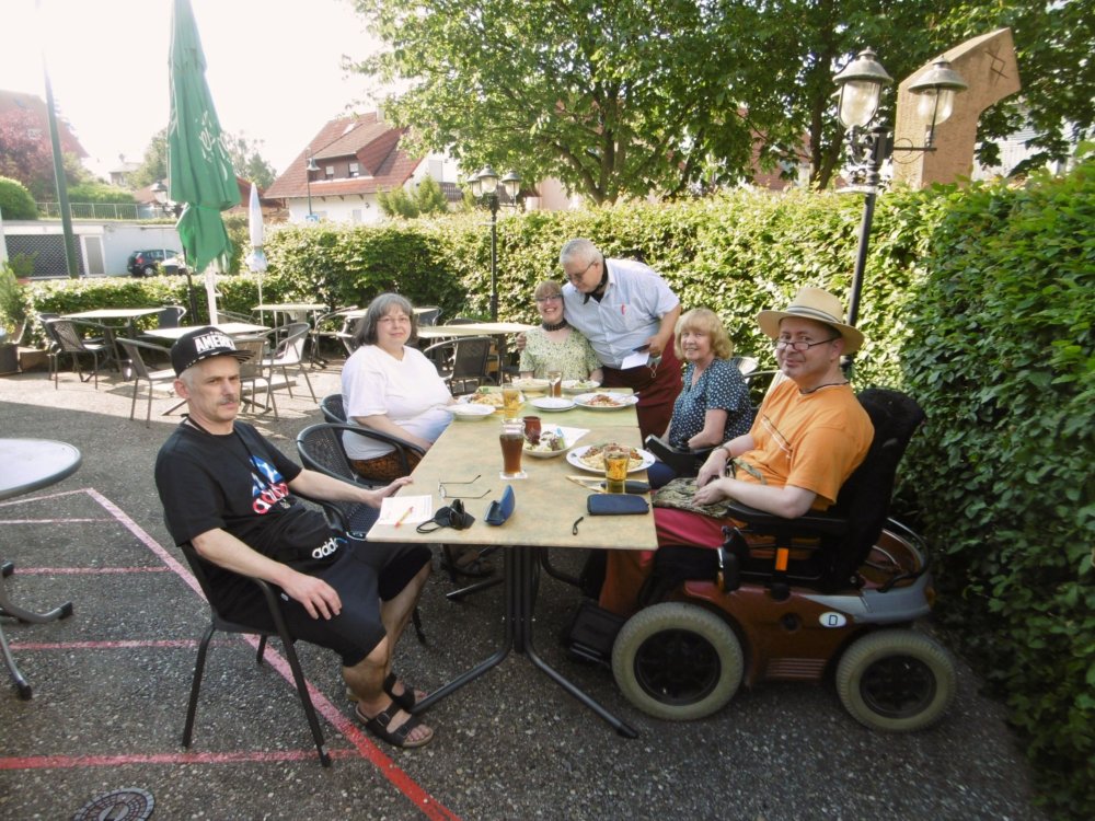 ../previews/014-Stammtisch-F1070984_ji.jpg.medium.jpeg