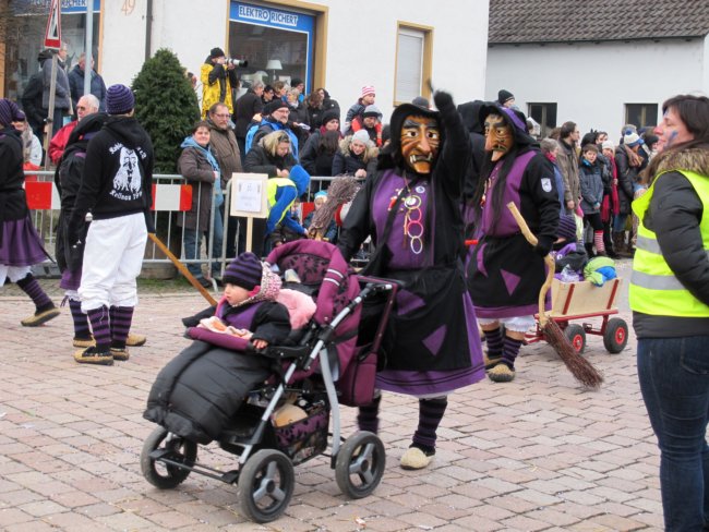 ../previews/100-Gufi-Fastnachtsumzug-2018-117_ji.jpg.medium.jpeg